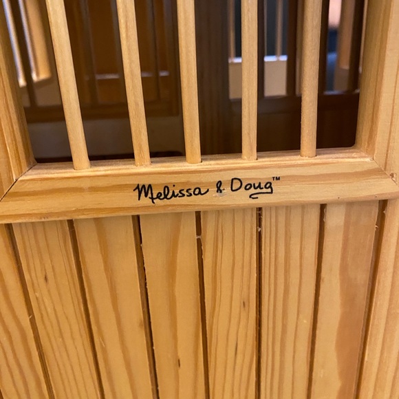 Melissa and Doug folding horse stable - Picture 2 of 7